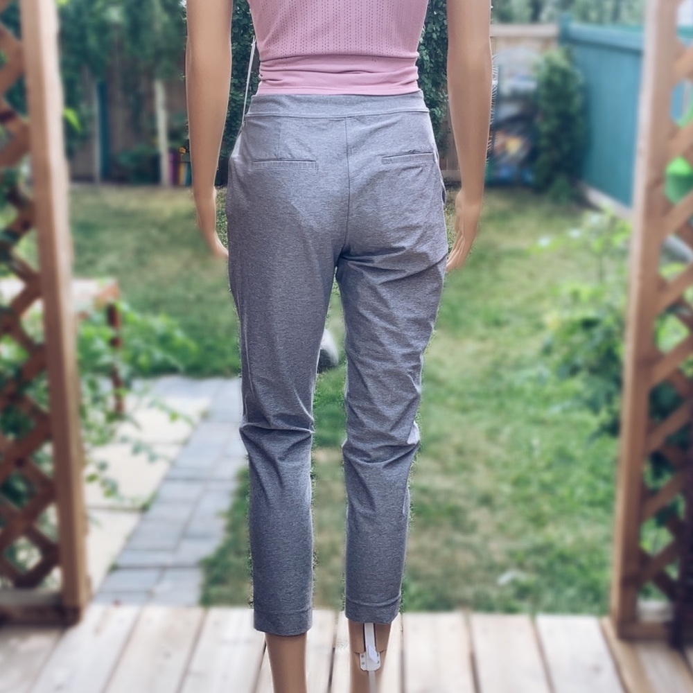 Lululemon Jet Crop (Slim), size 4 - Picture 2 of 12